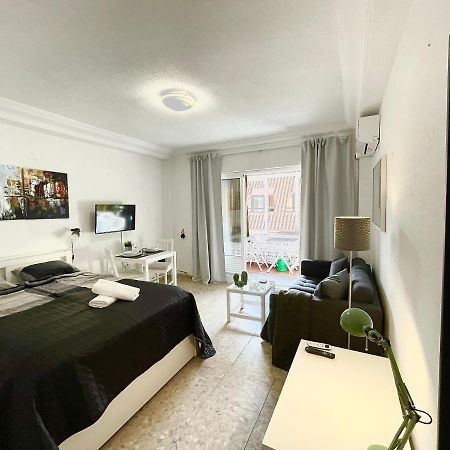 Fuengirola, Los Boliches - Nice Studio Right On The Beach. Kültér fotó