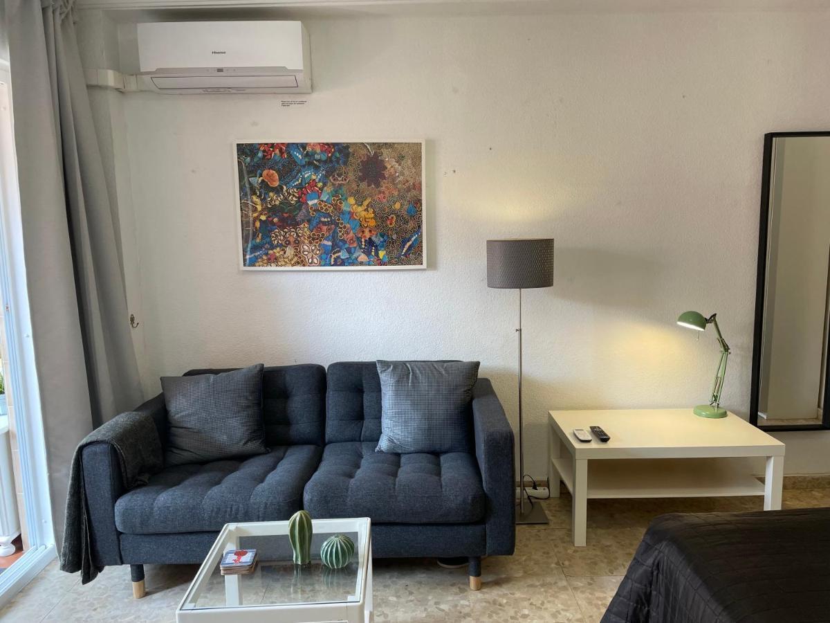 Fuengirola, Los Boliches - Nice Studio Right On The Beach. Kültér fotó