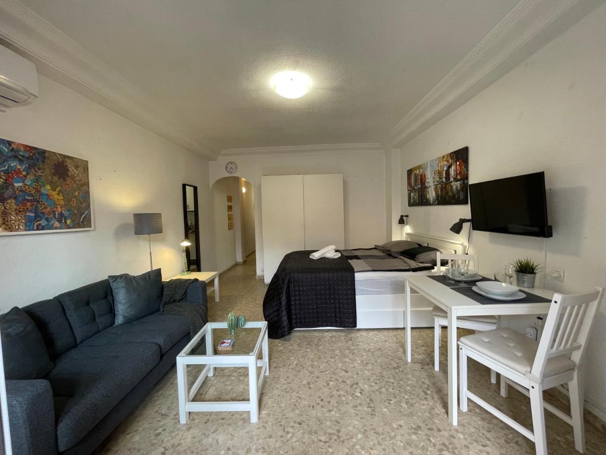 Fuengirola, Los Boliches - Nice Studio Right On The Beach. Kültér fotó