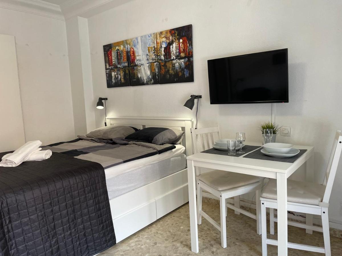Fuengirola, Los Boliches - Nice Studio Right On The Beach. Kültér fotó